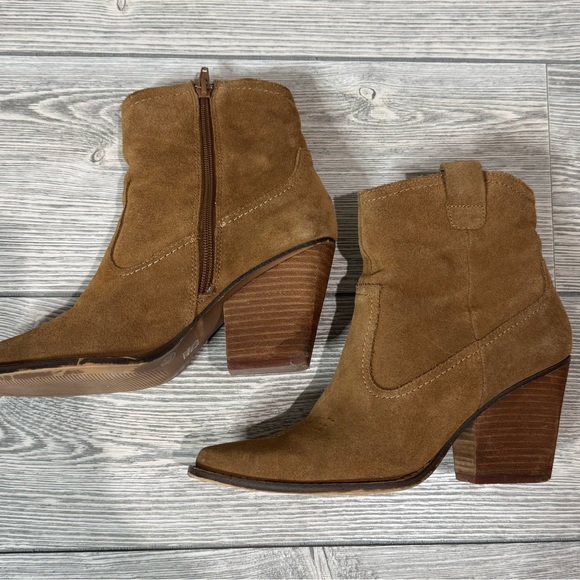 Chinese Laundry Corinna Brown Suede Boot. Women’s size 8.5. Western. Gently Used - Picture 4 of 10